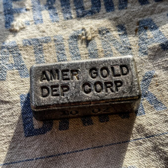 AMER GOLD DEP CORP 10 oz Silver Bar Front